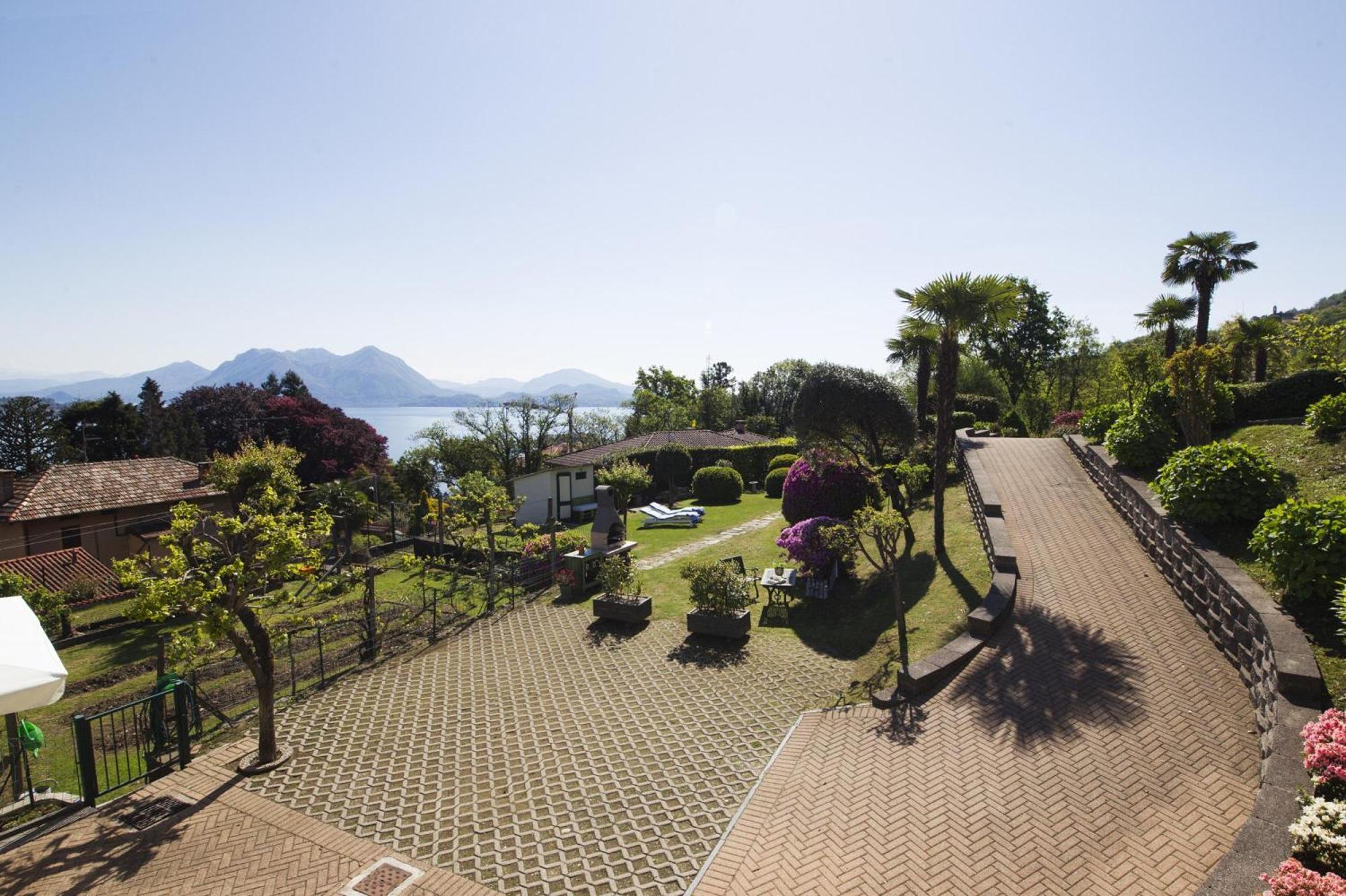 The Cottage On The Lake - Happy Rentals Baveno Exterior photo