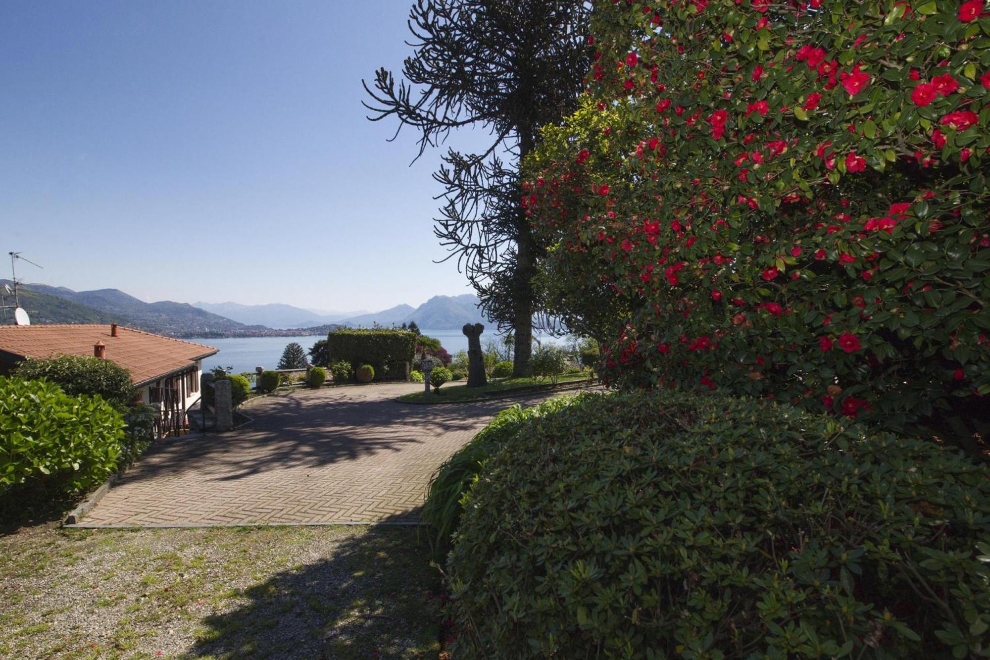 The Cottage On The Lake - Happy Rentals Baveno Exterior photo