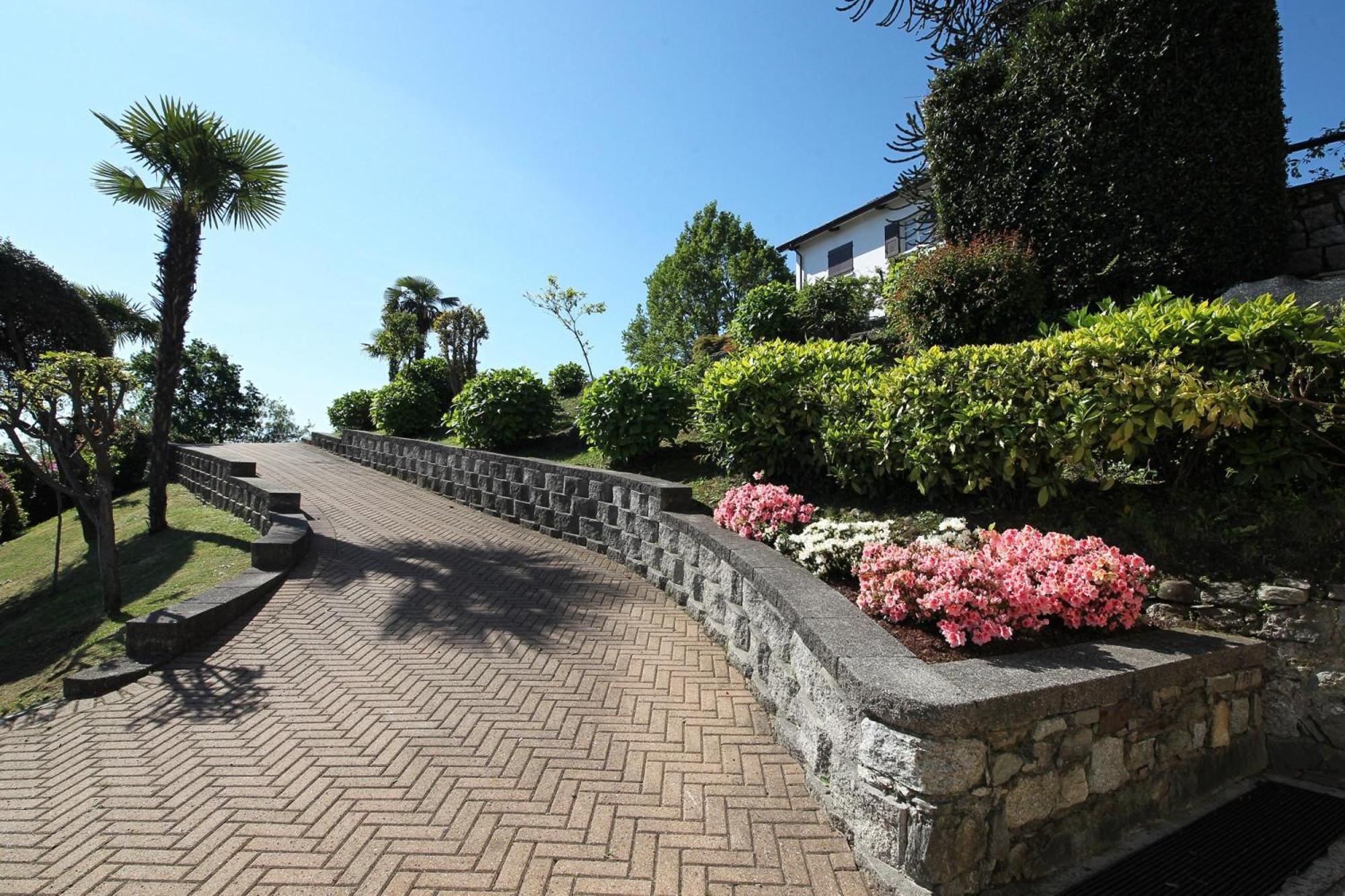 The Cottage On The Lake - Happy Rentals Baveno Exterior photo