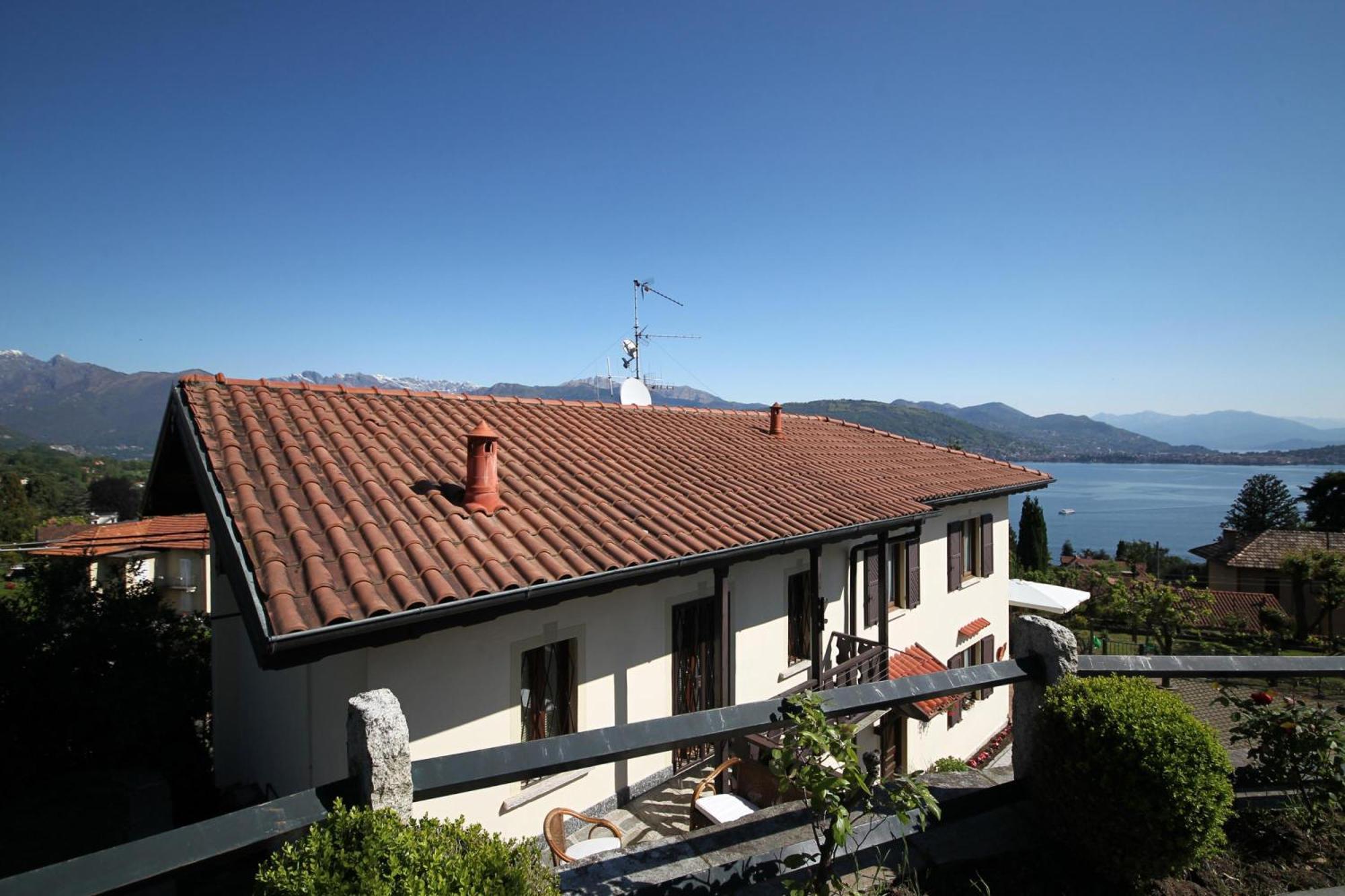 The Cottage On The Lake - Happy Rentals Baveno Exterior photo