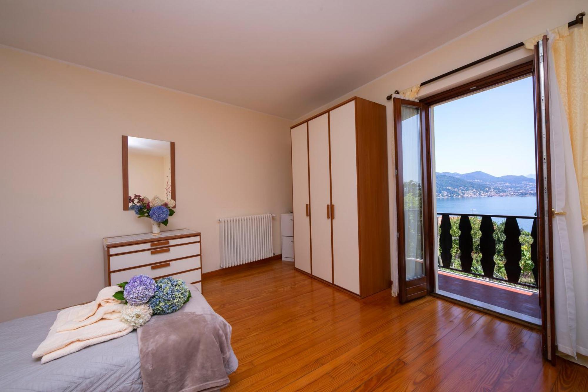 The Cottage On The Lake - Happy Rentals Baveno Exterior photo