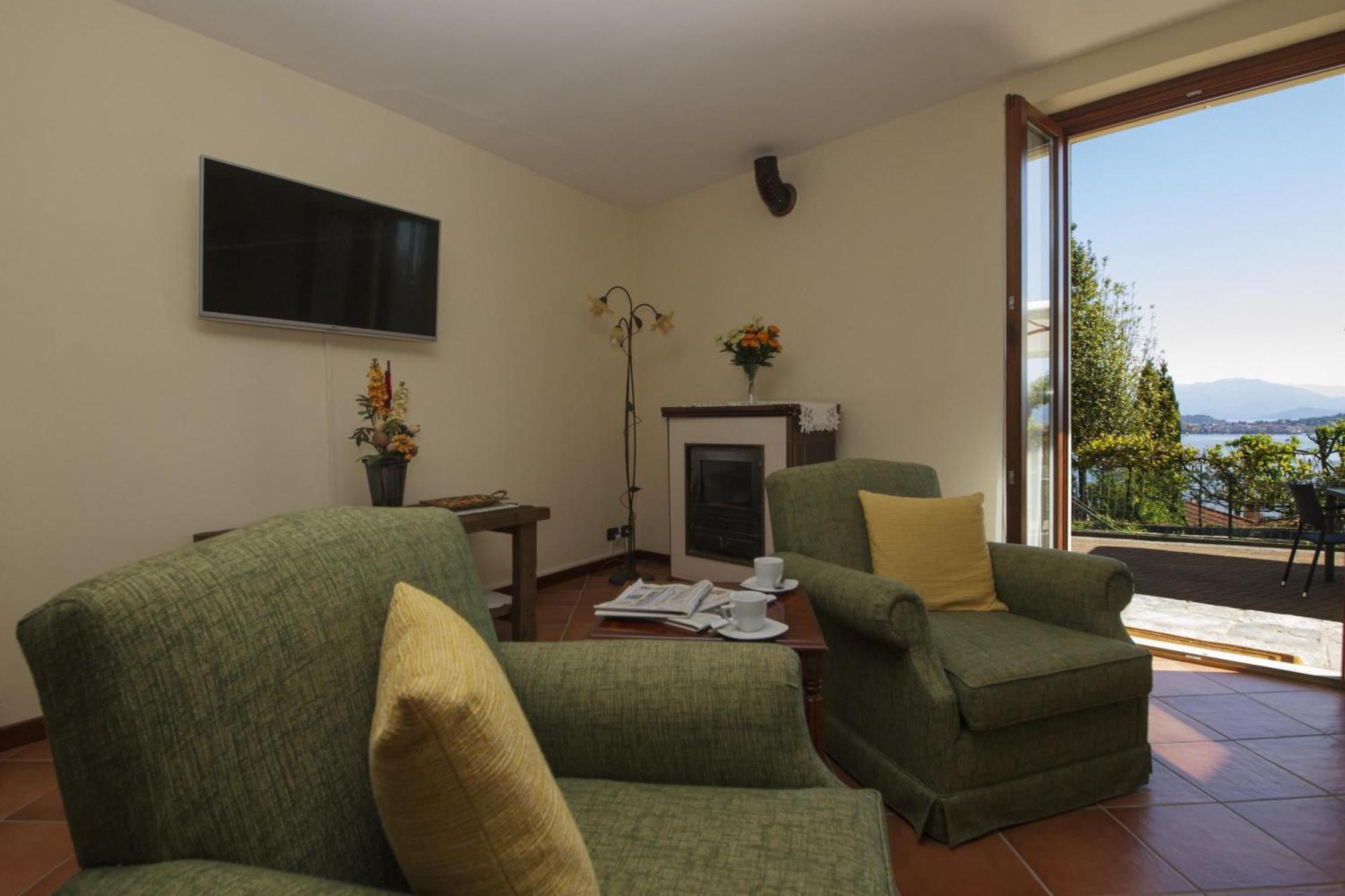 The Cottage On The Lake - Happy Rentals Baveno Exterior photo